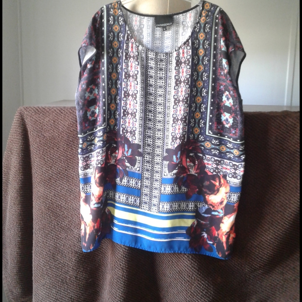 Cyntha Rowley. Sleeveless,  multi color pull over